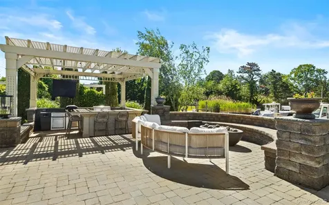 10 Magoun Road West Islip NY 11795