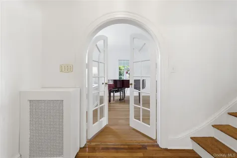 210 Demott Avenue Rockville Centre NY 11570