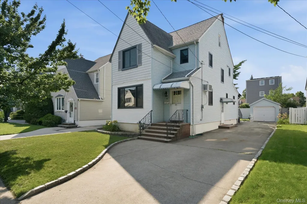 45 Kenmore Road Valley Stream NY 11581