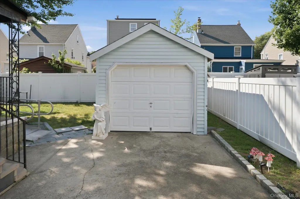 45 Kenmore Road Valley Stream NY 11581