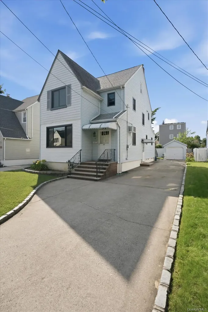 45 Kenmore Road Valley Stream NY 11581