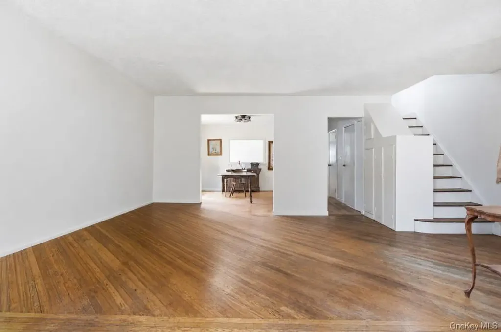 45 Kenmore Road Valley Stream NY 11581