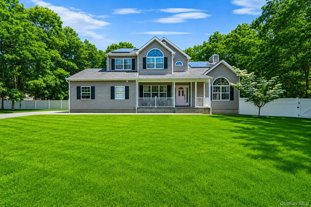 9 Mulligan Drive Medford NY 11763
