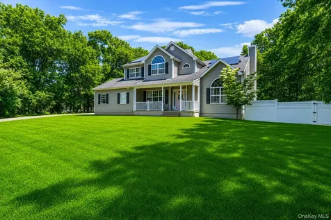 9 Mulligan Drive Medford NY 11763