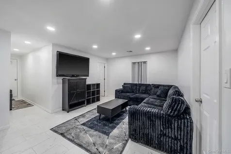 9 Mulligan Drive Medford NY 11763