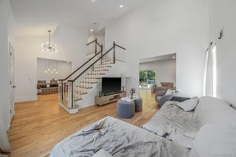 9 Mulligan Drive Medford NY 11763