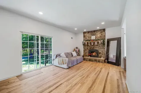9 Mulligan Drive Medford NY 11763