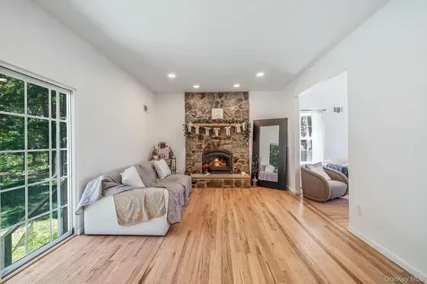 9 Mulligan Drive Medford NY 11763