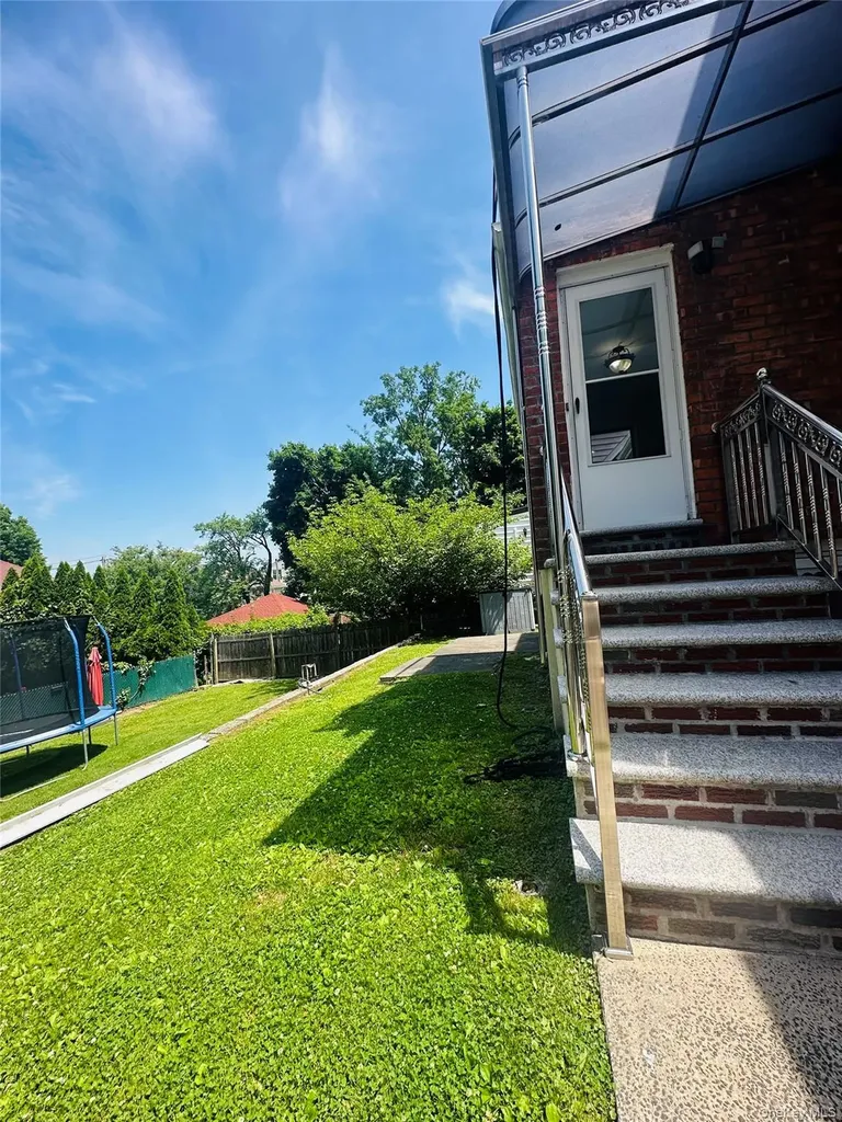 35 Lindsey Street Yonkers NY 10704