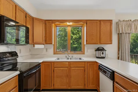 33 Dunn Lane Poughquag NY 12570