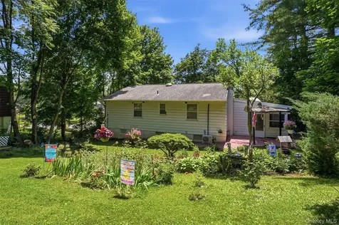 23 Dupay Road Pleasant Valley NY 12569