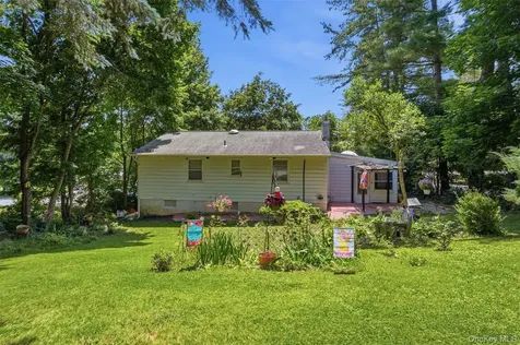 23 Dupay Road Pleasant Valley NY 12569