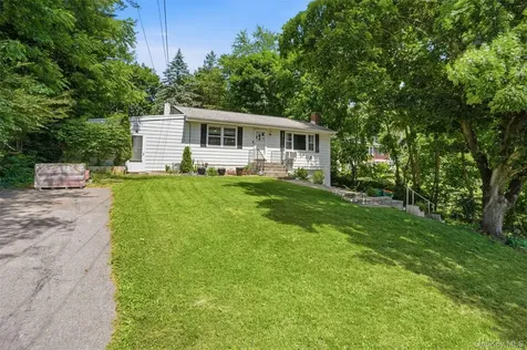23 Dupay Road Pleasant Valley NY 12569