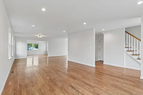 384 Scudder Avenue Copiague NY 11726
