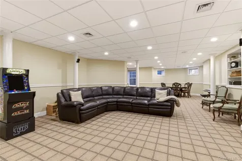 209 Brookville Road Brookville NY 11545