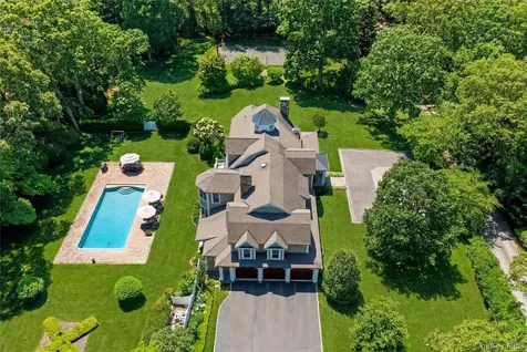 209 Brookville Road Brookville NY 11545