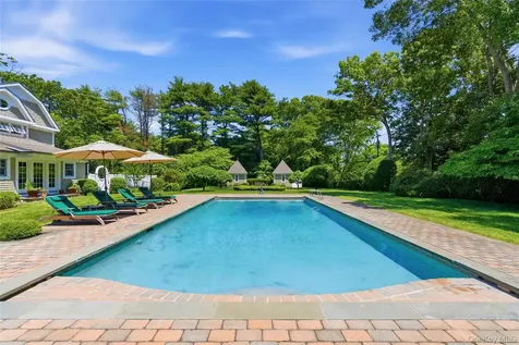 209 Brookville Road Brookville NY 11545