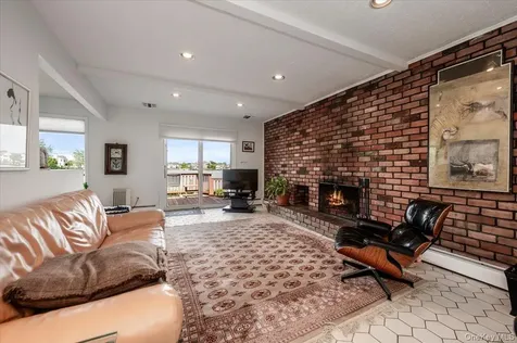 248 Harbor Lane Massapequa Park NY 11762