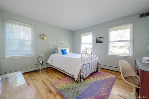 248 Harbor Lane Massapequa Park NY 11762