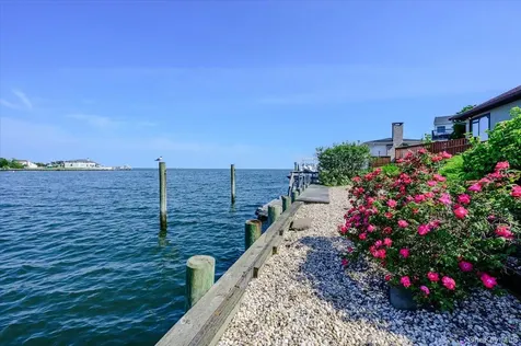 248 Harbor Lane Massapequa Park NY 11762