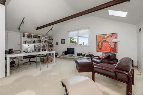 248 Harbor Lane Massapequa Park NY 11762