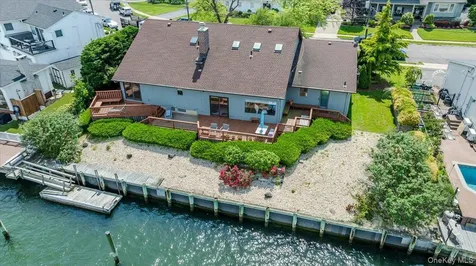 248 Harbor Lane Massapequa Park NY 11762