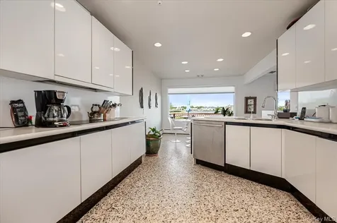 248 Harbor Lane Massapequa Park NY 11762