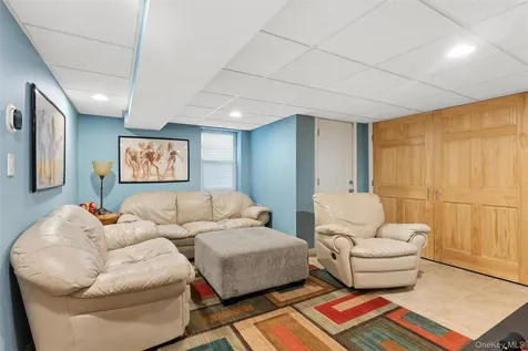 2539 Bradley Court Merrick NY 11566