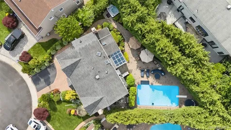 2539 Bradley Court Merrick NY 11566