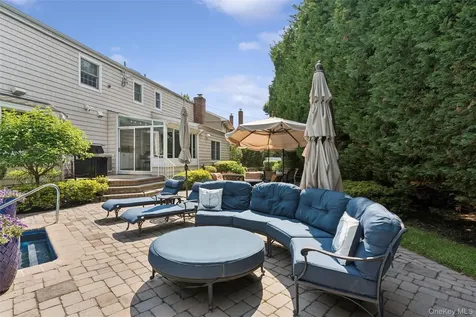 2539 Bradley Court Merrick NY 11566