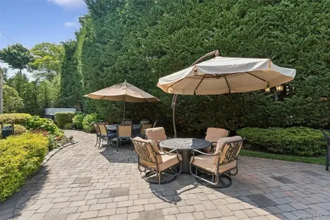2539 Bradley Court Merrick NY 11566