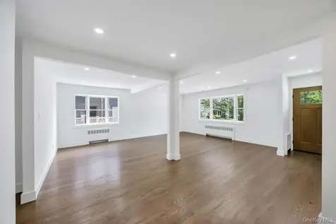 2331 Neptune Avenue Seaford NY 11783
