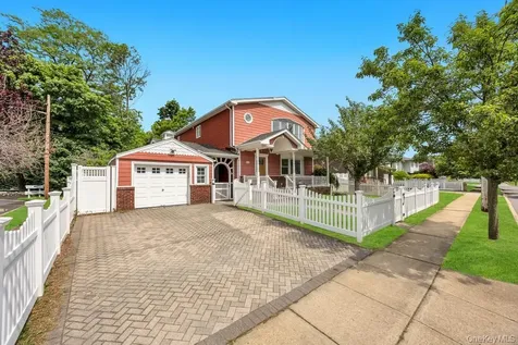 2331 Neptune Avenue Seaford NY 11783