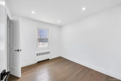 2331 Neptune Avenue Seaford NY 11783