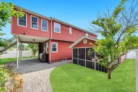 2331 Neptune Avenue Seaford NY 11783