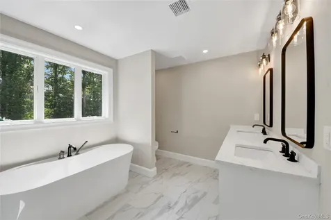 35 Shady Brook Lane Cortlandt Manor NY 10567
