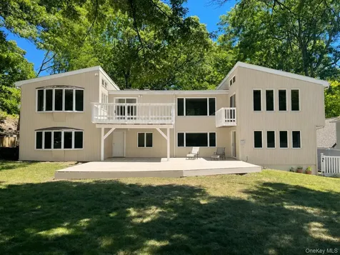 60 Winston Drive Smithtown NY 11787