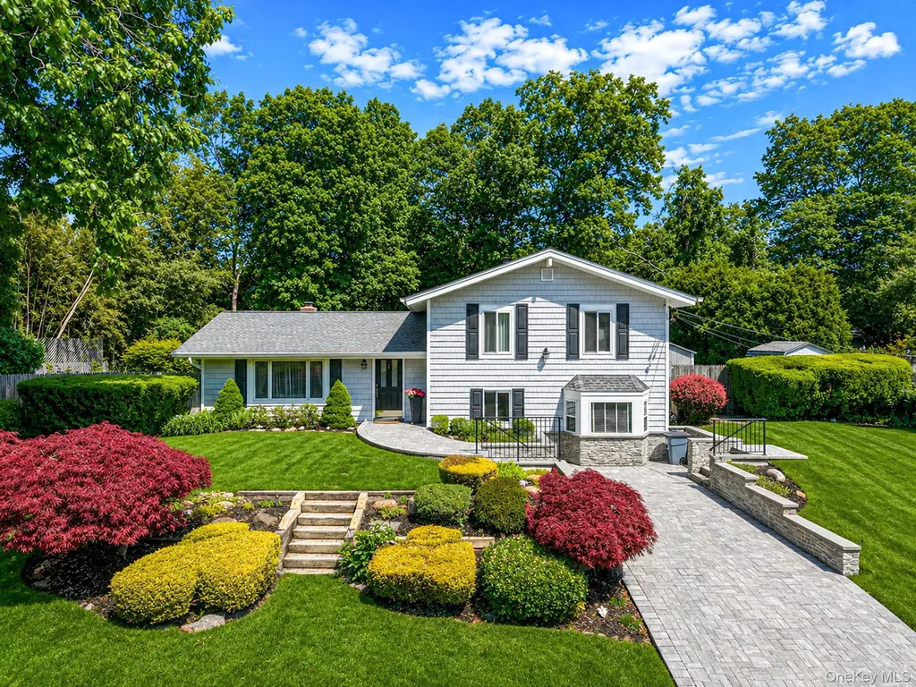 11 Beverly Lane East Moriches NY 11940
