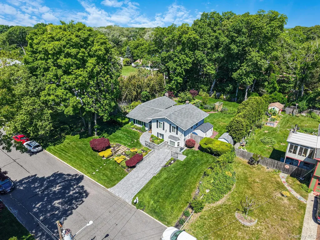 11 Beverly Lane East Moriches NY 11940