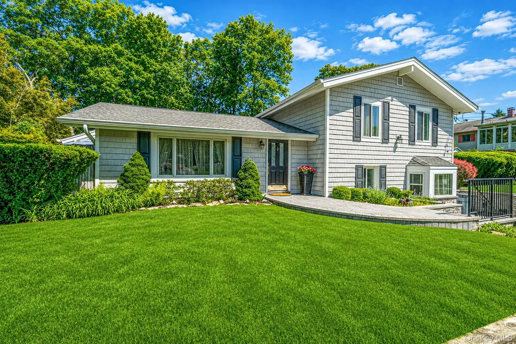 11 Beverly Lane East Moriches NY 11940