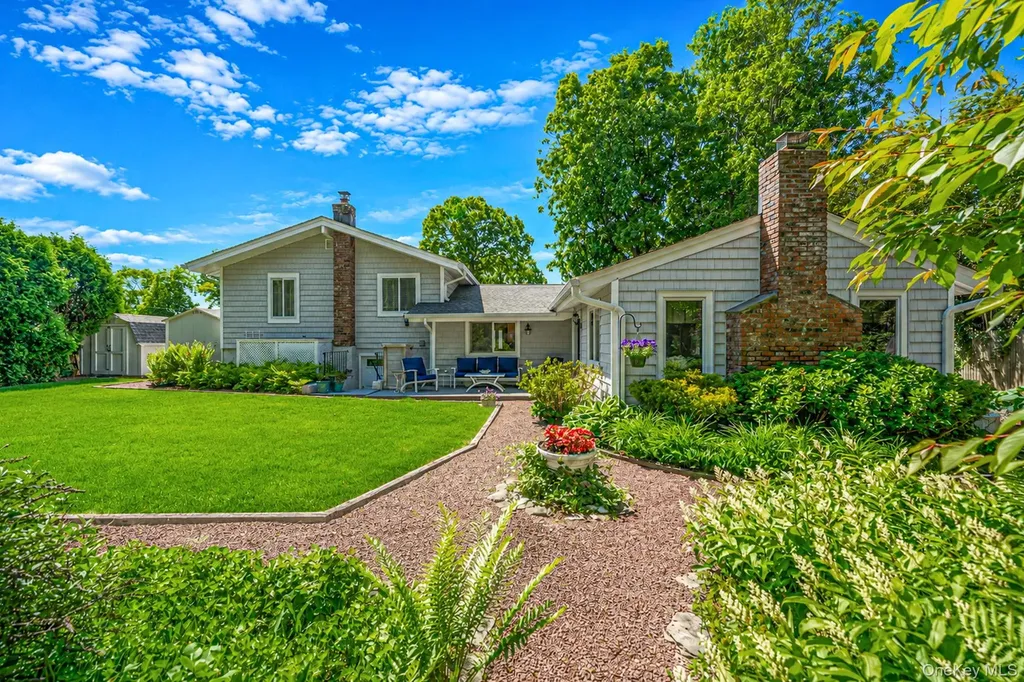 11 Beverly Lane East Moriches NY 11940
