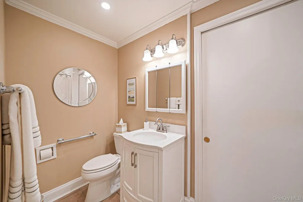 11 Beverly Lane East Moriches NY 11940