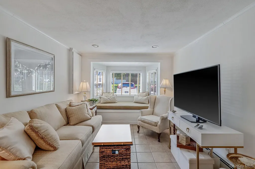 11 Beverly Lane East Moriches NY 11940