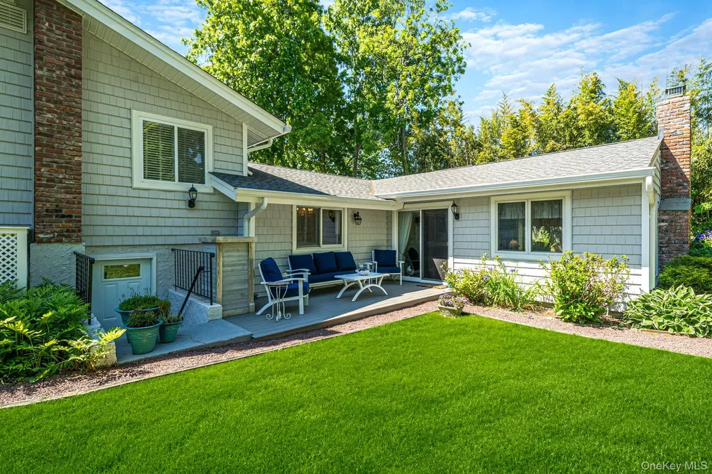 11 Beverly Lane East Moriches NY 11940
