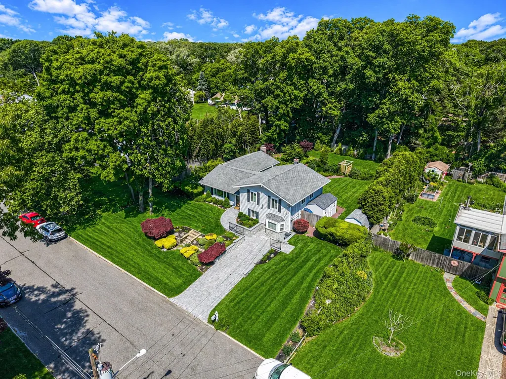 11 Beverly Lane East Moriches NY 11940