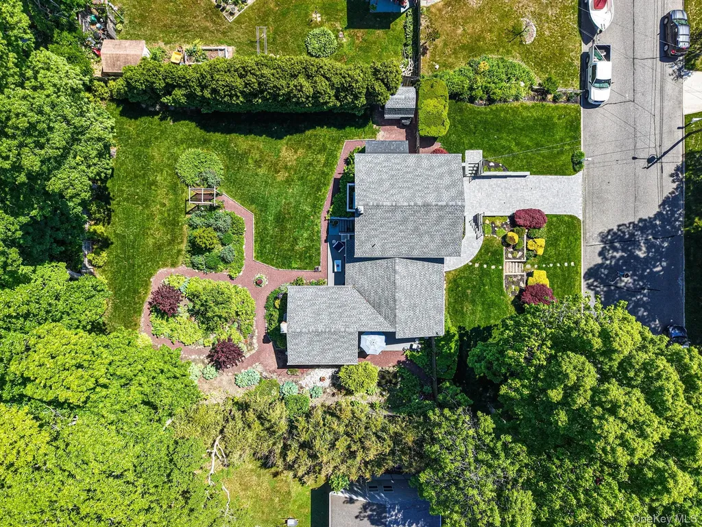 11 Beverly Lane East Moriches NY 11940