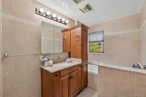 67 Topland Road White Plains NY 10605