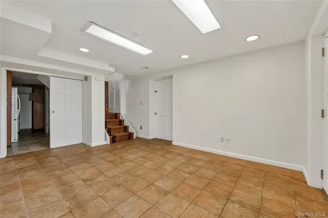 67 Topland Road White Plains NY 10605