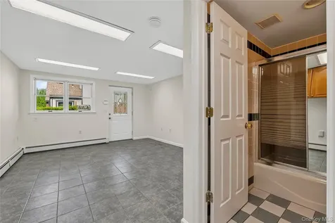 67 Topland Road White Plains NY 10605