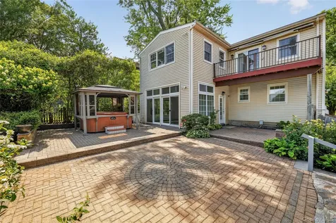 67 Topland Road White Plains NY 10605